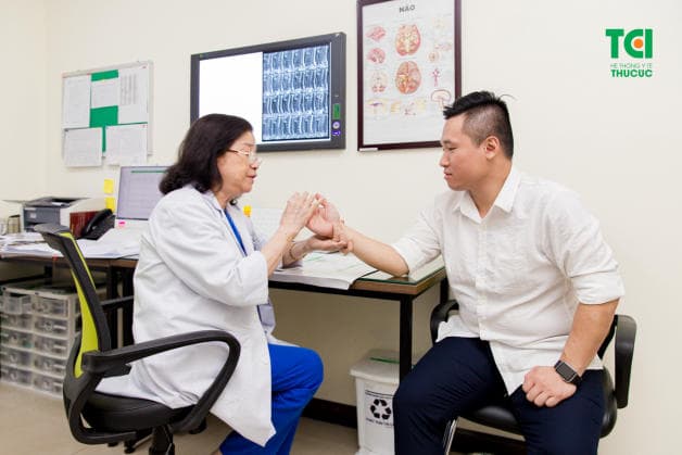 cách chữa đau khớp khuỷu tay