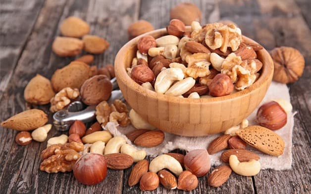 Người bệnh bị đau nửa đầu và mất ngủ đồng thời nên ăn các loại hạt