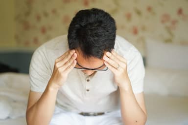 Đau nửa đầu trái sau do nguyên nhân nào gây nên?