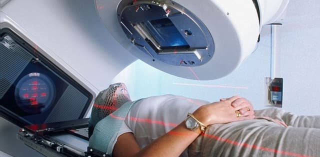 Điều trị ung thư vòm họng giai đoạn đầu và cách chẩn đoán