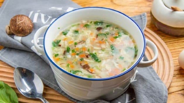 Ưu tiên ăn các loại thực phẩm mềm, loãng để giảm lực tác động đến các răng, xương hàm không phải làm việc nhiều.