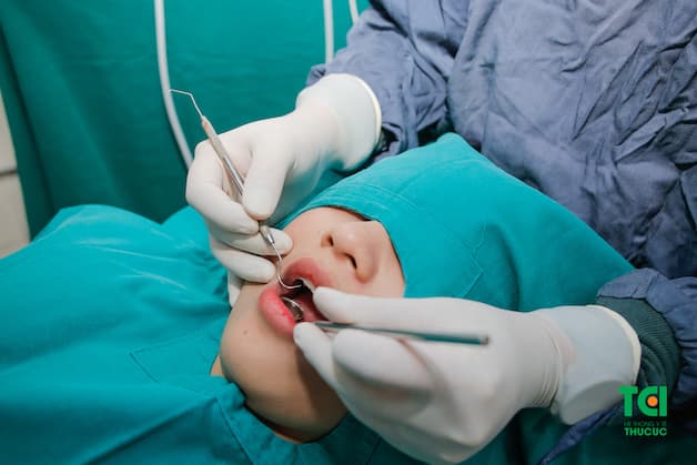 Quy trình trồng răng implant đạt chuẩn phải đảm bảo đủ 5 bước.