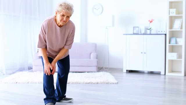 Thoái hóa khớp ở người già và 5 lời khuyên quan trọng