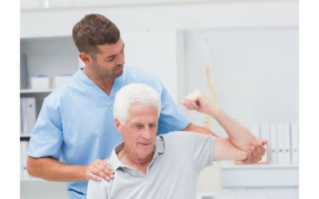 đau khớp khuỷu tay không duỗi thẳng được