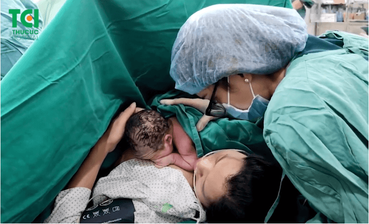 Hành trình đón con yêu đặc biệt của bà mẹ có khối u tử cung khổng lồ Phạm Thị Thúy An