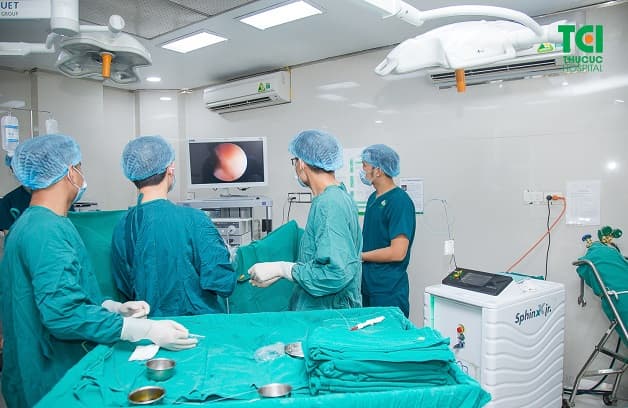 Tán sỏi bàng quang bằng laser có nhiều ưu điểm như không mổ, ít đau, không có sẹo