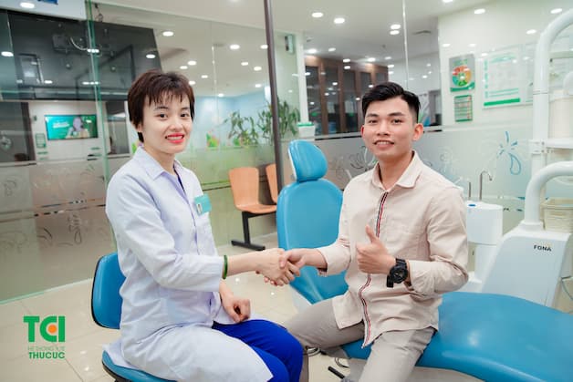 Hàm giả tháo lắp được mệnh danh là phương pháp phục hình rẻ nhất. Do đó, phương pháp này phù hợp với những người không có điều kiện kinh tế dư dả.