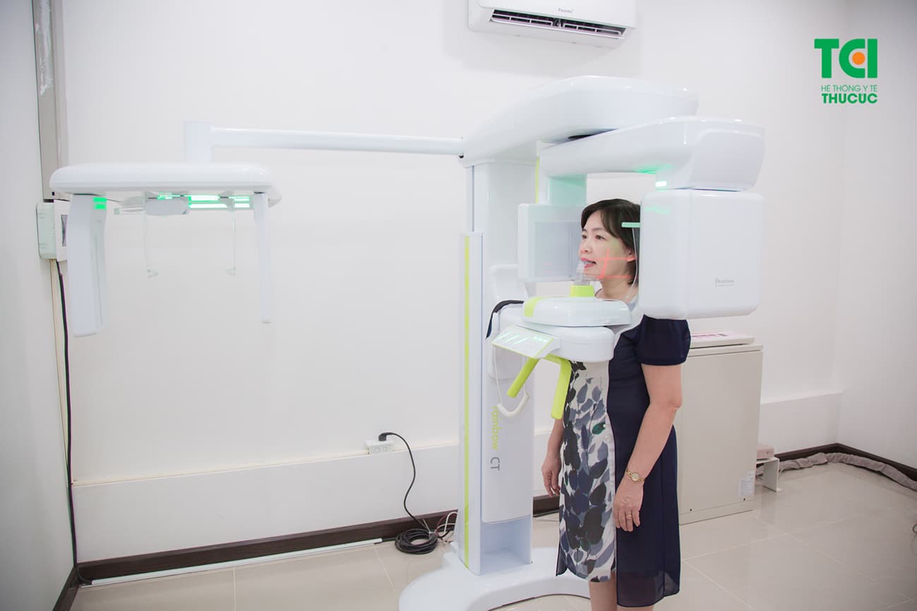 Bệnh nhân tiến hành chụp CT răng