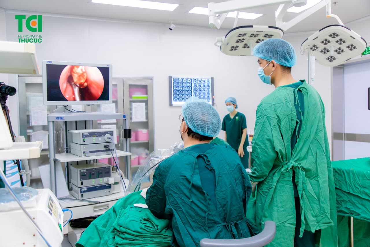 Phẫu thuật điều trị viêm xoang mạn tính do nấm tại BV ĐKQT Thu Cúc