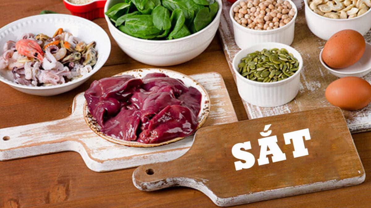 Chế độ ăn thiếu thực phẩm chứa sắt cũng gây ra tình trạng thiếu máu sắt ở trẻ