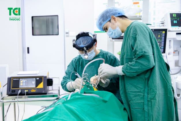 Cắt amidan cho trẻ là giải pháp hàng đầu, giúp loại bỏ hoàn toàn ổ viêm nhiễm và ngăn chặn bệnh nhiễm trùng ở các vùng khác trong cơ thể.