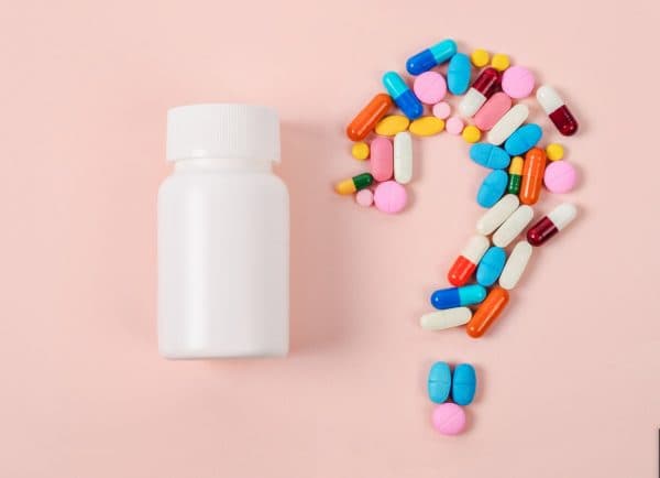 Sử dụng thuốc là phương pháp điều trị phổ biến nhất, tùy theo tình trạng cụ thể mà bác sĩ sẽ có chỉ định sử dụng như thế nào cho phù hợp