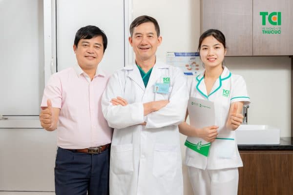 Tiến hành tán sỏi nội soi ngược dòng bằng laser