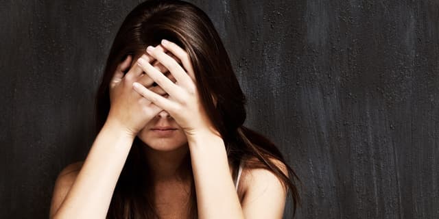 Bệnh đau đầu mờ mắt xảy ra khi nào, cách chữa trị ra sao?