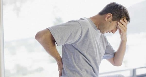 Bệnh trĩ cấp độ 4 có nhiều biểu hiện đặc trưng như búi trĩ lòi hẳn ra ngoài, đau đớn...