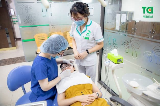 Hệ thống Y Tế Thu Cúc TCI nhổ răng sâu