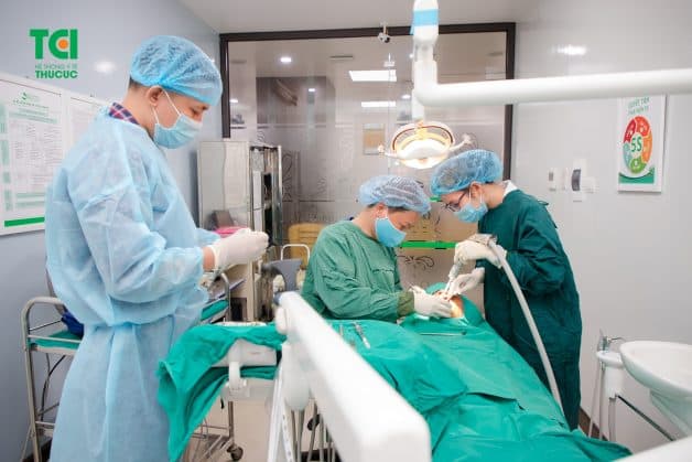 có nên cấy ghép implant