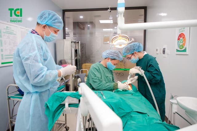 Có nên cấy ghép implant không? Cấy ghép implant có đau không?