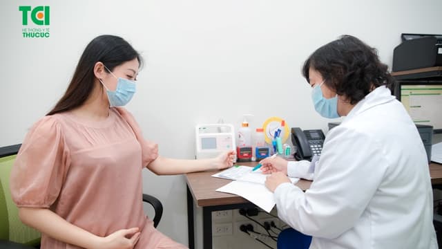 Lịch khám thai định kỳ trong 3 tháng đầu như thế nào?