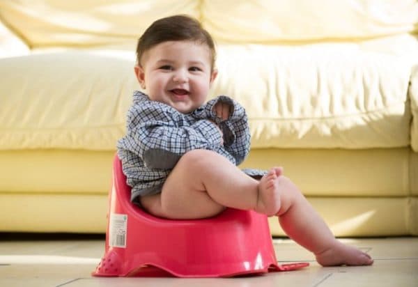 Điều chỉnh thói quen đại tiện hàng ngày là biện pháp hữu ích nhằm cải thiện các triệu chứng táo bón