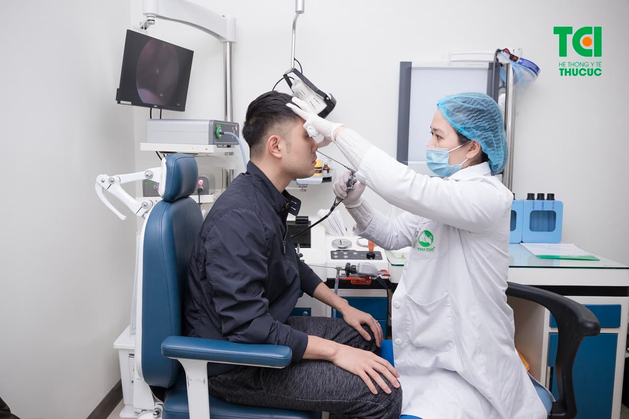 Khi bị viêm xoang, người bệnh nên tới các cơ sở uy tín để thăm khám, chẩn đoán và lên phác đồ điều trị phù hợp