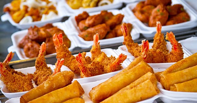 Chế độ dinh dưỡng không hợp lý cũng là nguyên nhân khiến trẻ bị rối loạn tiêu hóa