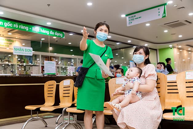 Bố mẹ nên cho con đi khám sớm khi trẻ có dấu hiệu bị viêm mũi họng