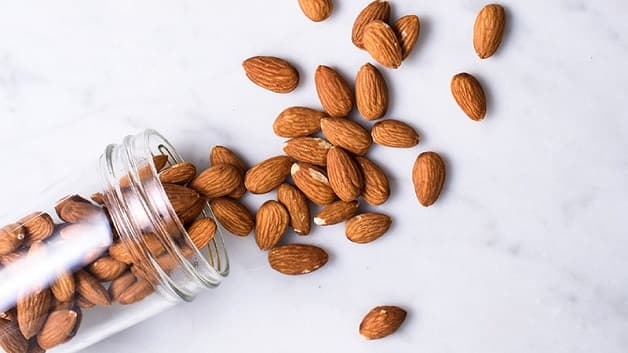 đau đầu nên ăn các loại hạt, đặc biệt là hạt hạnh nhân