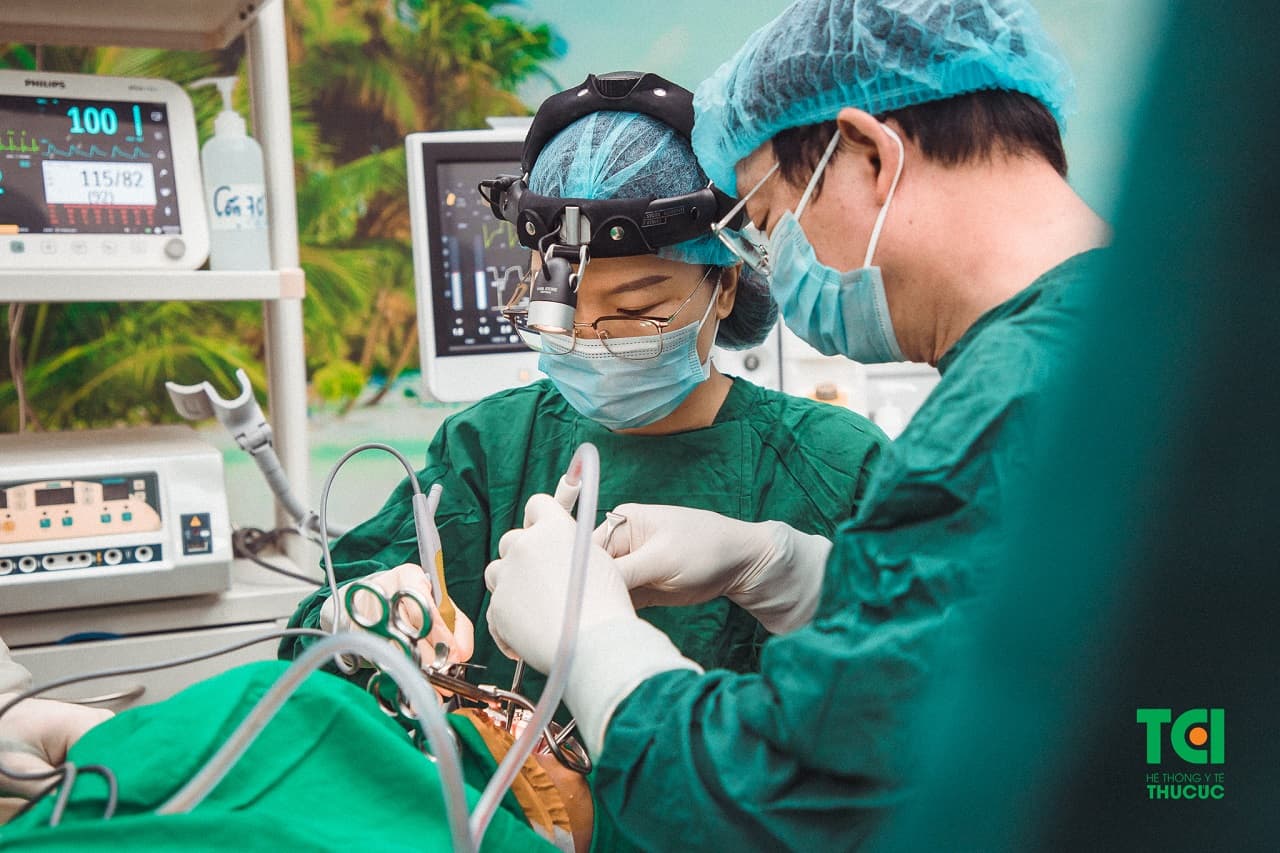 Cận cảnh một ca phẫu thuật cắt amidan tại BV ĐKQT Thu Cúc