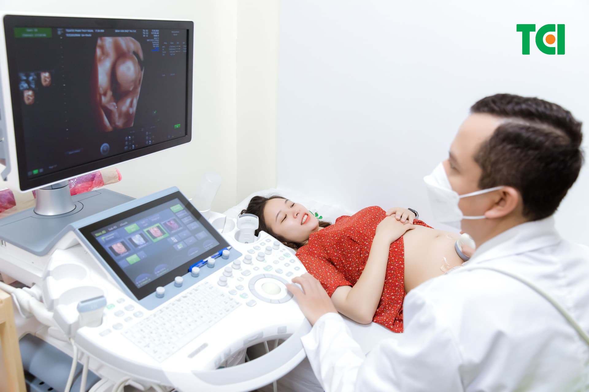 Siêu âm em bé quay mặt vào bên trong nên làm gì để con xoay ra ngoài là thắc mắc của nhiều mẹ bầu