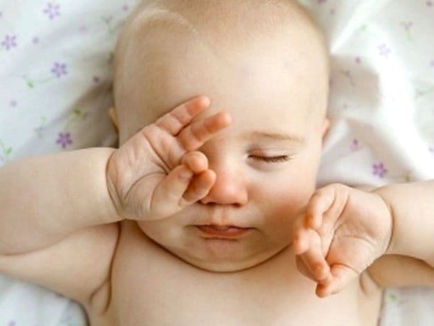 Mẹ đừng bỏ qua những dấu hiệu cho thấy trẻ đang bị mất nước nghiêm trọng.