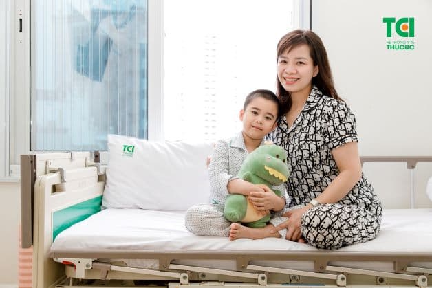 Mẹ bé C.K.N chia sẻ rằng gia đình bé đang ở khu vực quận Cầu Giấy, nơi có dịch sốt xuất huyết diễn ra rất nghiêm trọng.