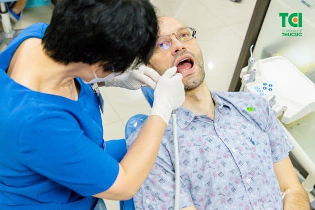 Công nghệ tẩy trắng răng Laser Whitening Thu Cúc