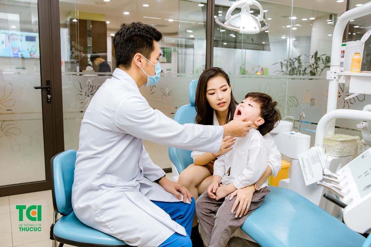 Có nên bọc răng sứ cho trẻ em?