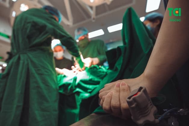 Phẫu thuật mổ hở là gì