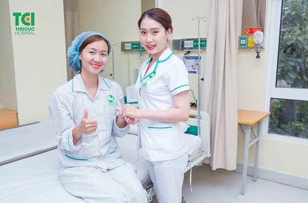 Bệnh nhân được chăm sóc chu đáo trong phòng đầy đủ tiện nghi