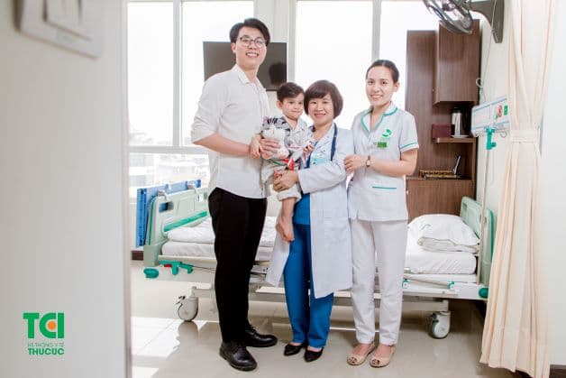 Ngay khi thấy con em mình có hiện tượng bao quy đầu hẹp, các bậc cha mẹ cần nhanh chóng tới bệnh viện để tiến hành thăm khám, từ đó có hướng xử trí phù hợp.