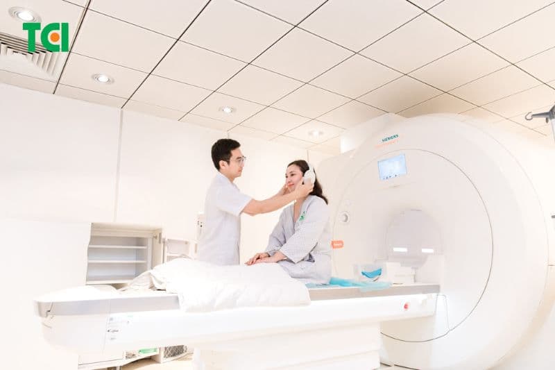 An tâm khám chữa bệnh với đội ngũ chuyên gia và hệ thống thiết bị hiện đại tại Thu Cúc TCI.