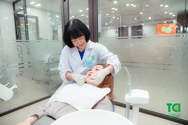 Thời gian niềng răng khấp khểnh mất bao lâu phụ thuộc vào rất nhiều yếu tố, trong đó, một trong những yếu tố quan trọng nhất là tay nghề của bác sĩ