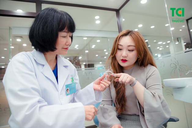 Khách hàng lựa chọn phương pháp niềng răng trong suốt Invisalign tại Thu Cúc TCI