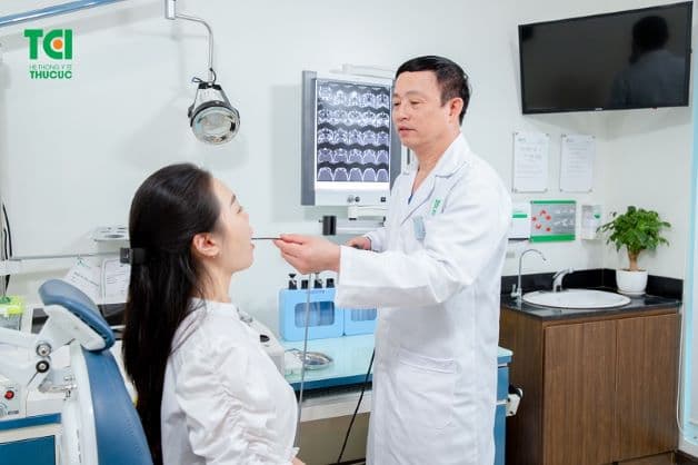 Người bệnh nên thực hiện nội soi họng khi cổ họng có những triệu chứng bất thường, nhằm tìm ra các bệnh lý nếu có và điều trị kip thời.