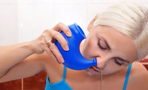 Tại bệnh viện, bệnh nhân sẽ được hướng dẫn rửa mũi để có thể thực hiện tại nhà