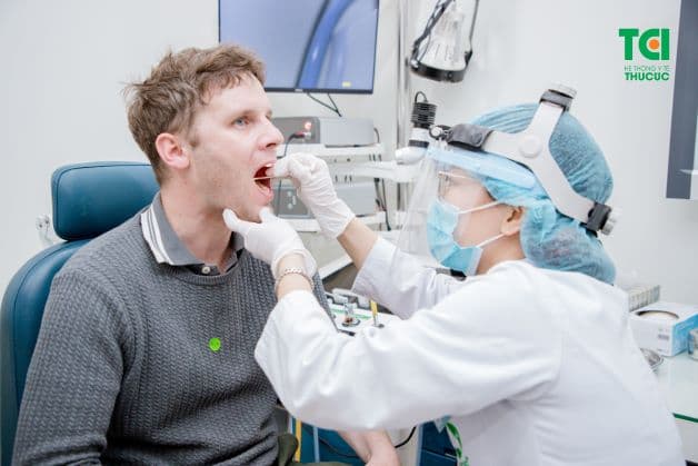 Nếu không điều trị kịp thời sẽ rất nhanh chóng dẫn tới viêm phế quản và viêm phổi.