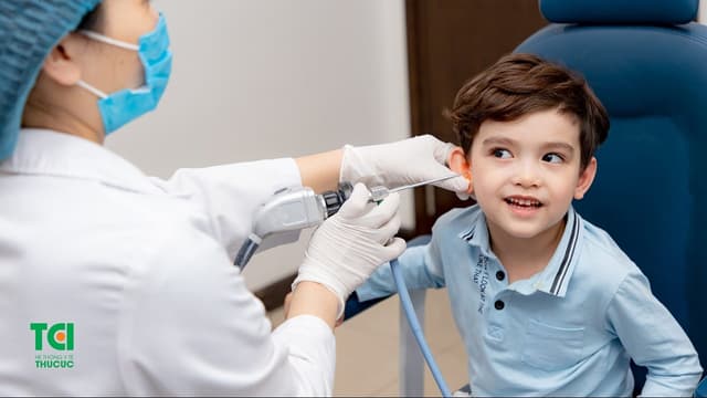 Viêm tai giữa trẻ em: Dấu hiệu, nguyên nhân và cách điều trị