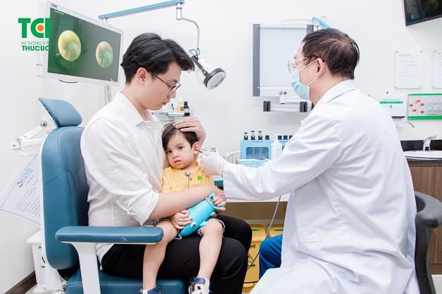 Các bác sĩ công tác tại Khoa Nhi - Hệ thống Y tế Thu Cúc TCI không chỉ giàu kinh nghiệm, vững chuyên môn cao mà còn vô cùng tận tâm, yêu trẻ 