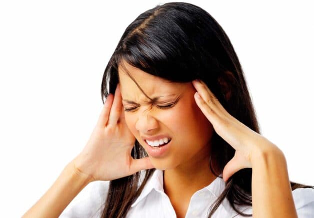 Khi người bệnh bị viêm xoang sau thường cảm thấy đau nhức ở vùng 2 bên thái dương.