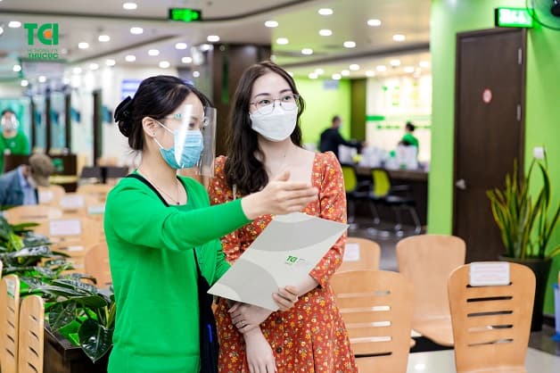 Các bạn nên đi khám ngay khi có dấu hiệu đau mắt đỏ