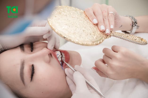 Với thắc mắc tẩy trắng răng có hại không, theo các chuyên gia, tẩy trắng răng được nghiên cứu là phương pháp an toàn cho sức khỏe răng miệng.