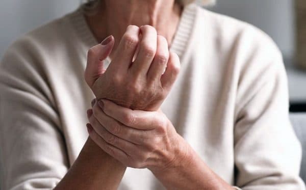 Viêm khớp dạng thấp là bệnh lý gây ra nhiều biến chứng