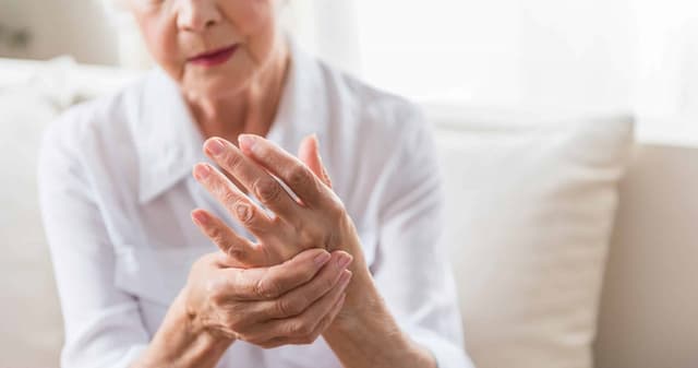 Viêm khớp dạng thấp: Từ A – Z những điều bạn cần lưu ý